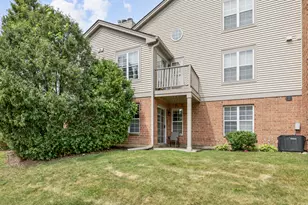 100 White Oak Ct, Schaumburg, IL 60195 - Photo 22