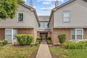 100 White Oak Ct, Schaumburg, IL 60195 - Photo 2