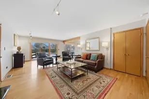 320 W Russell St, Barrington, IL 60010 - Photo 8