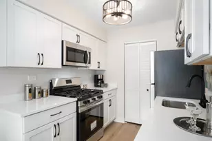 823 Cambridge Pl, Wheeling, IL 60090 - Photo 8