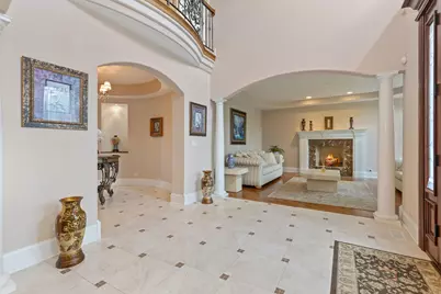 26 E Peter Lane, Hawthorn Woods, IL 60047 - Photo 4