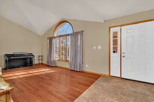 605 High Grove Dr, Minooka, IL 60447 - Photo 6