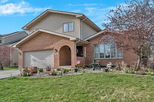 605 High Grove Dr, Minooka, IL 60447 - Photo 2