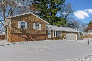 411 Weathering Dr, Mahomet, IL 61853 - Photo 4