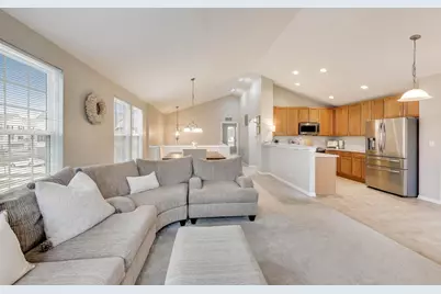 2200 Neubauer Circle, Lindenhurst, IL 60046 - Photo 6