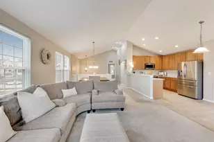 2200 Neubauer Circle, Lindenhurst, IL 60046 - Photo 6