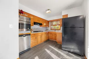 429 N Harvard Ave N, Villa Park, IL 60181 - Photo 2