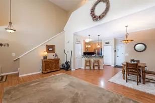 382 S Litchfield Dr, Round Lake, IL 60073 - Photo 8