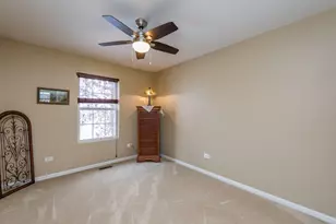 382 S Litchfield Dr, Round Lake, IL 60073 - Photo 16