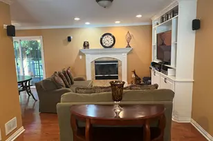 1338 Fair Oaks Ave, Crystal Lake, IL 60014 - Photo 6