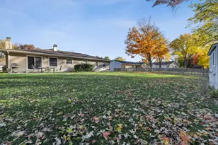 1115 N Oakwood Dr, McHenry, IL 60050 - Photo 10