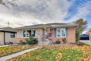11104 Boeger Ct, Westchester, IL 60154 - Photo 2