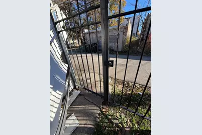 927 W 53rd Place, Chicago, IL 60609 - Photo 2