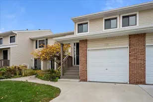 131 Autumn Ct, Buffalo Grove, IL 60089 - Photo 2
