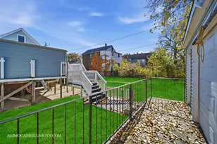 9018 S Brandon Ave, Chicago, IL 60617 - Photo 34