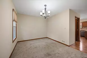 231 N Cambridge Dr, Geneva, IL 60134 - Photo 6