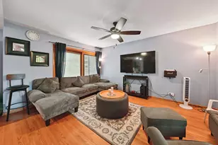 351 S Dominion Dr, Wood Dale, IL 60191 - Photo 4