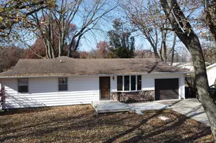 107 S Sheridan Ave, Watseka, IL 60970 - Photo 2