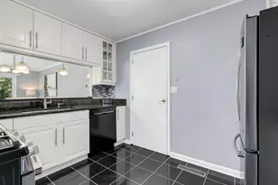 5524 S Bruner St, Hinsdale, IL 60521 - Photo 6