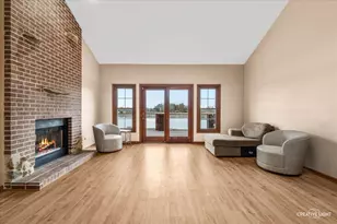 675 White Pine Cir, Lake in the Hills, IL 60156 - Photo 6