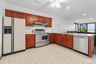 675 White Pine Cir, Lake in the Hills, IL 60156 - Photo 22