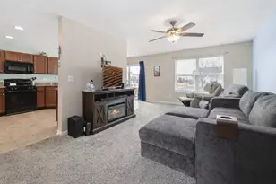 748 Florence St, Hampshire, IL 60140 - Photo 4