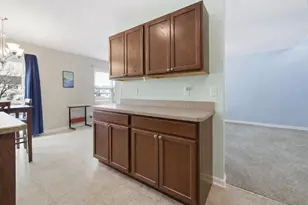 748 Florence St, Hampshire, IL 60140 - Photo 6