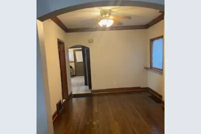 10427 S Avenue H Avenue, Chicago, IL 60617 - Photo 4