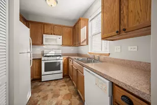 1526 Grand Dr, Dekalb, IL 60115 - Photo 10