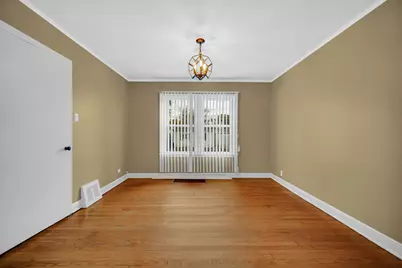 10626 S Prairie Avenue, Chicago, IL 60628 - Photo 16