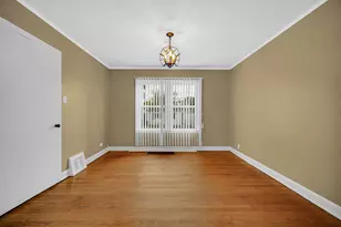 10626 S Prairie Ave, Chicago, IL 60628 - Photo 16