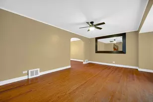 10626 S Prairie Ave, Chicago, IL 60628 - Photo 6