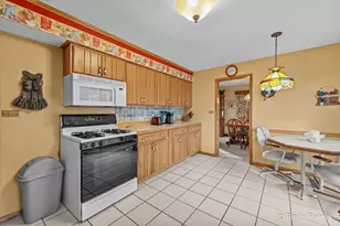 612 Three Oaks Rd, Cary, IL 60013 - Photo 14