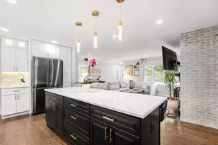 124 W Old Elm Rd, Lake Forest, IL 60045 - Photo 8