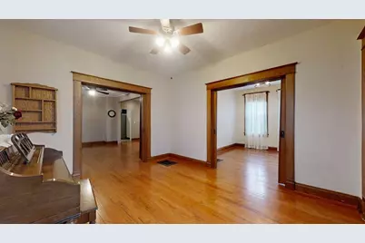 118 N Hartwell Street, Gilman, IL 60938 - Photo 6