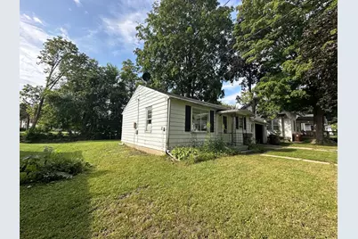 627 W Homer, Freeport, IL 61032 - Photo 2