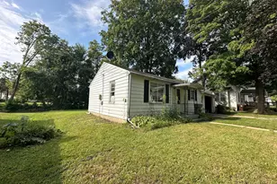 627 W Homer, Freeport, IL 61032 - Photo 2