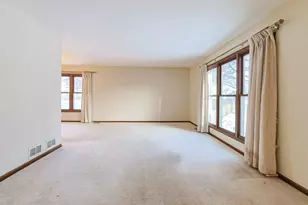 2656 Bloomfield Dr, Lisle, IL 60532 - Photo 6