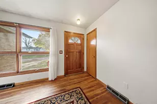 1864 Revere St, Freeport, IL 61032 - Photo 2