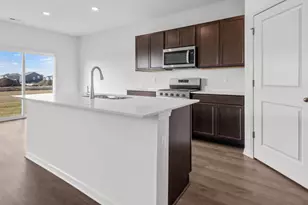 6565 Walnut Ct, Wonder Lake, IL 60097 - Photo 2