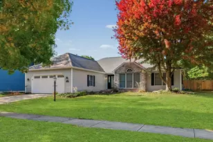 2707 Cherry Hills Dr, Champaign, IL 61822 - Photo 4