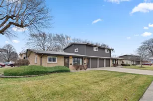 537-541 N Edgelawn Dr, Aurora, IL 60506 - Photo 2