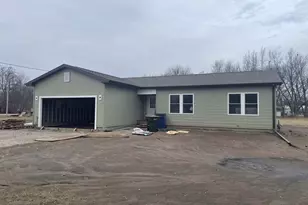 386 W 3rd St, Braidwood, IL 60408 - Photo 4