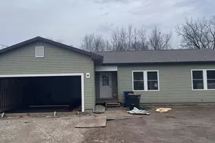 386 W 3rd St, Braidwood, IL 60408 - Photo 2