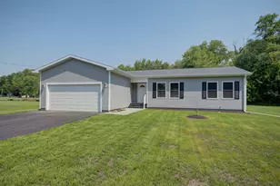 386 W 3rd St, Braidwood, IL 60408 - Photo 6