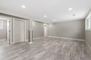 7433 S 88th Ave, Justice, IL 60458 - Photo 6