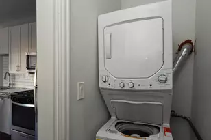 3301 N Harding Ave, Chicago, IL 60618 - Photo 20