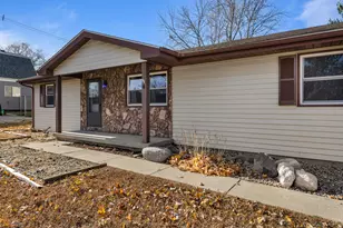 1201 Robin Rd, Mahomet, IL 61853 - Photo 4