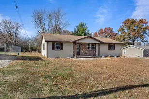 1201 Robin Rd, Mahomet, IL 61853 - Photo 2