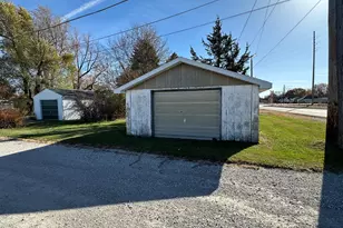 904 E Bridge St, Streator, IL 61364 - Photo 16
